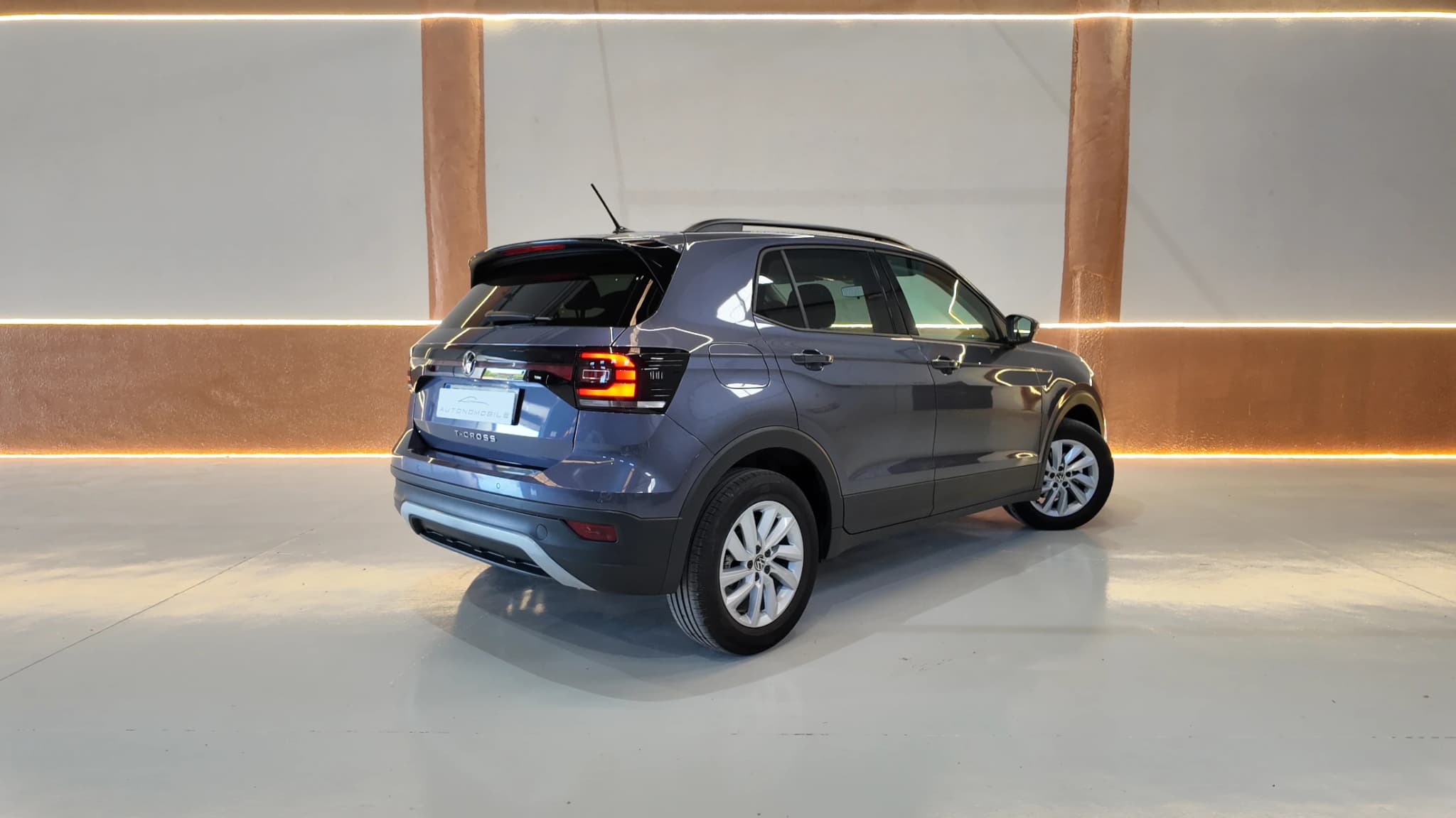 VOLKSWAGEN T-CROSS — fotografía 3