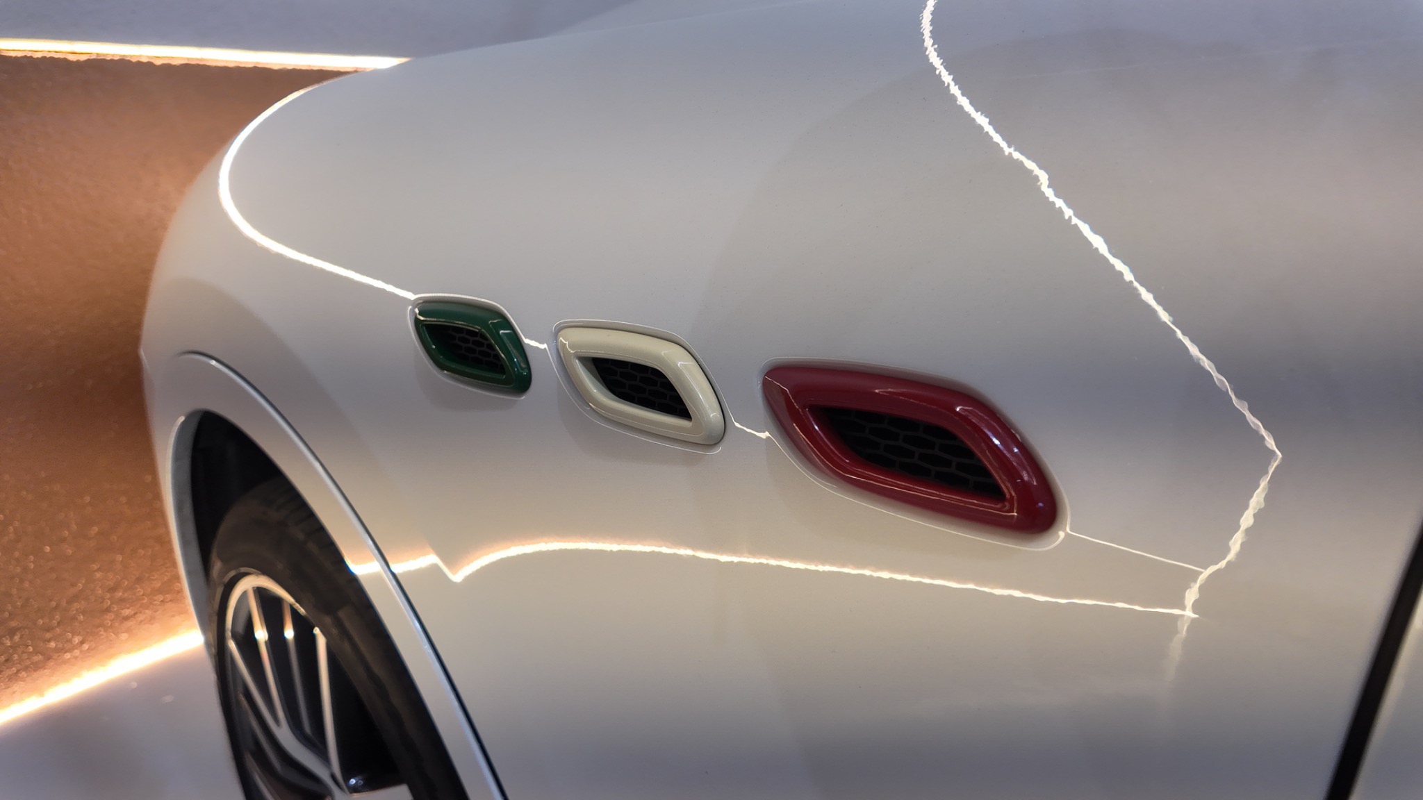 Detalle lateral Maserati Levante