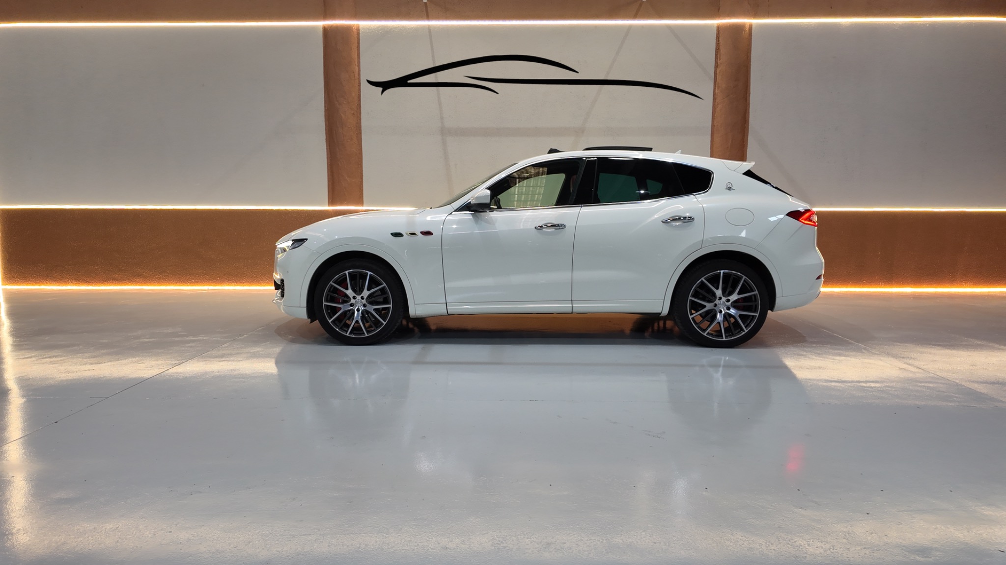 Maserati Levante lateral